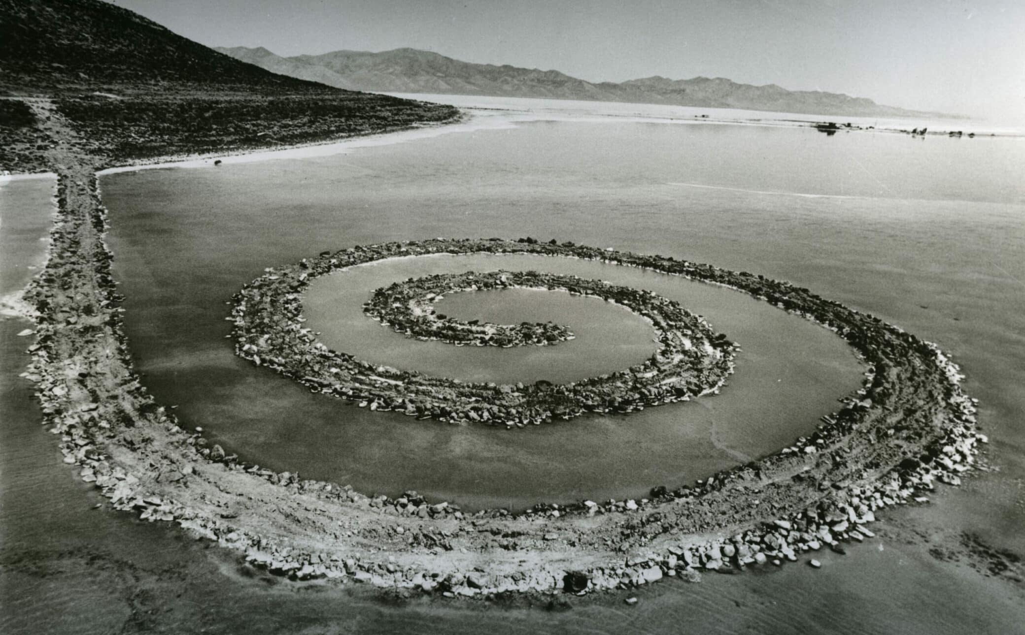 Robert Smithson, Spiral Jetty, 1970, Foto: Anne Gold,© VG Bild-Kunst, Bonn, 2019