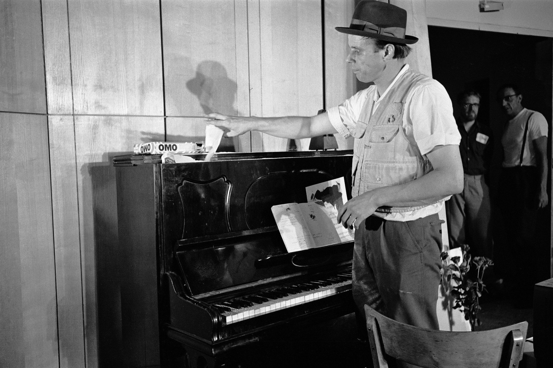 Joseph Beuys beim Festival der Neuen Kunst an der TH Aachen, 22. Juli 1964, Sammlung Ludwig Forum für Internationale Kunst Aachen, © VG Bild-Kunst, Bonn 2021, Fotografie © Peter Thomann