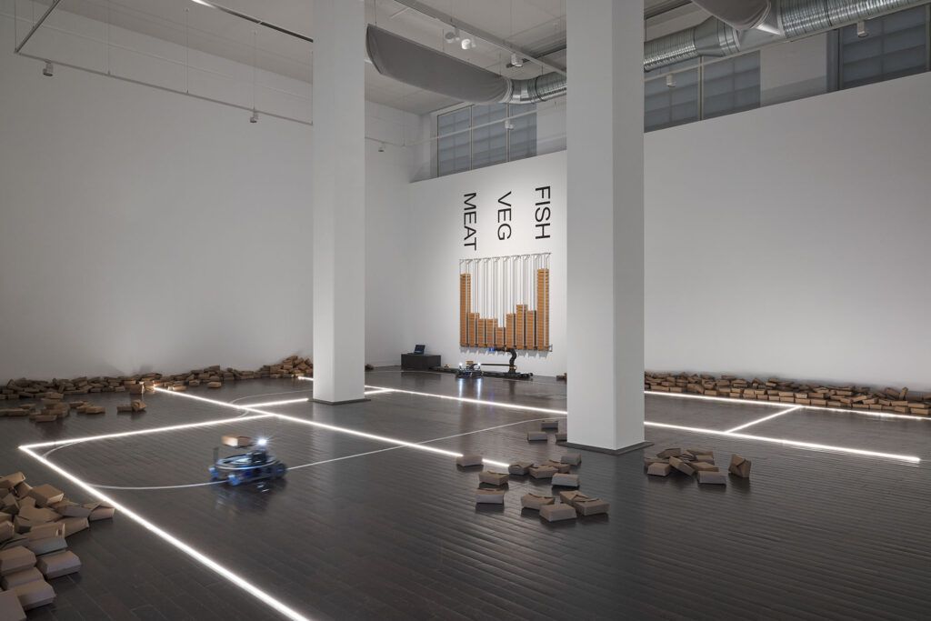 Shu Lea Cheang, "KI$$ KI$$", Ausstellungsansicht/ exhibition view Ludwig Forum Aachen, 27.11.2025–15.03.2026, Foto/ photo: Mareike Tocha.